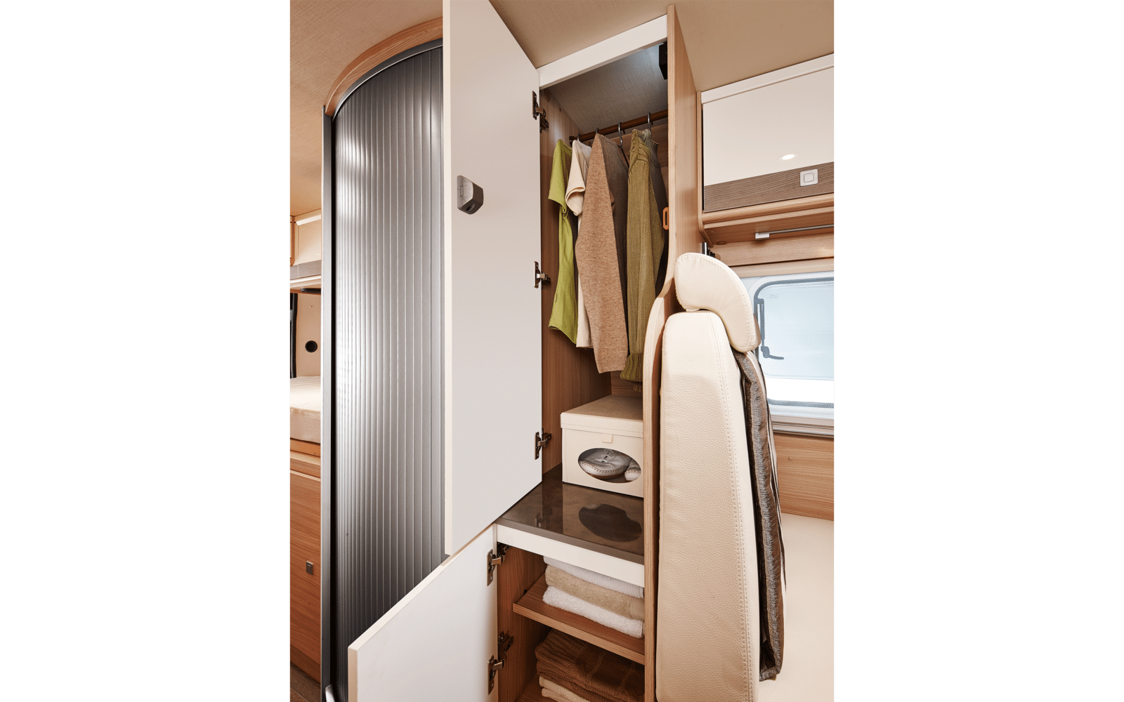 Location de vans, fourgons aménagés et camping-cars en Espagne Location de vans, fourgons aménagés et camping-cars en Espagne