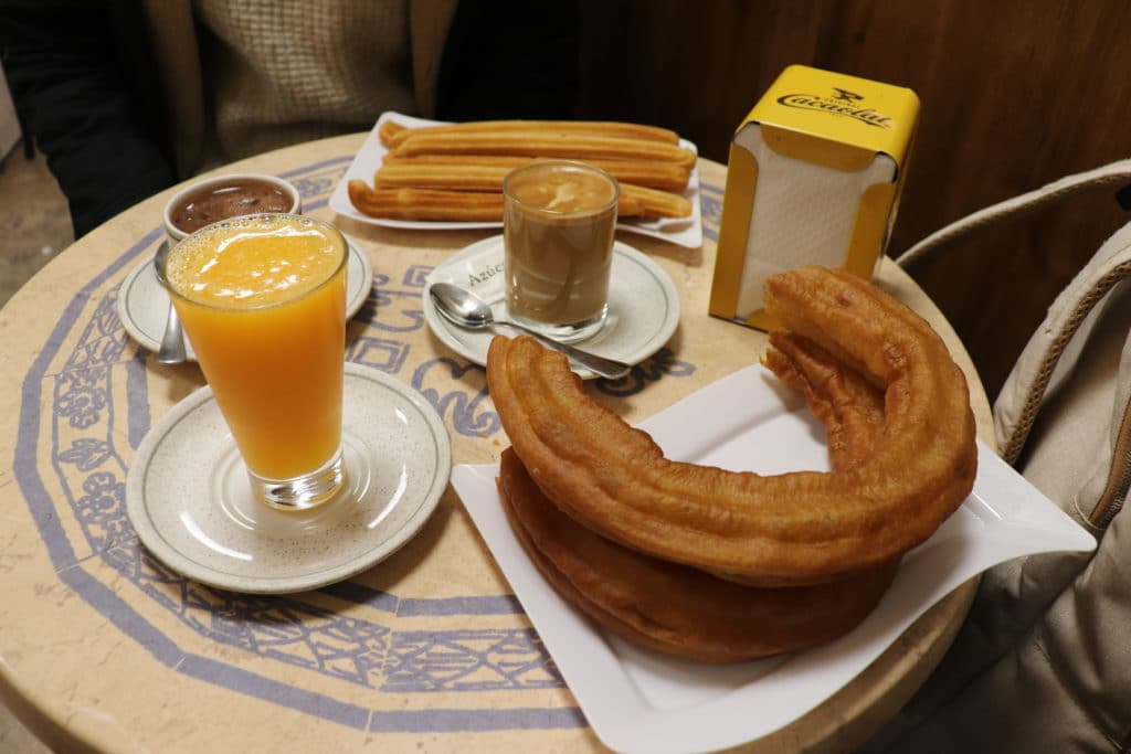 Churros mit Schokolade zum Frühstück in Segovia