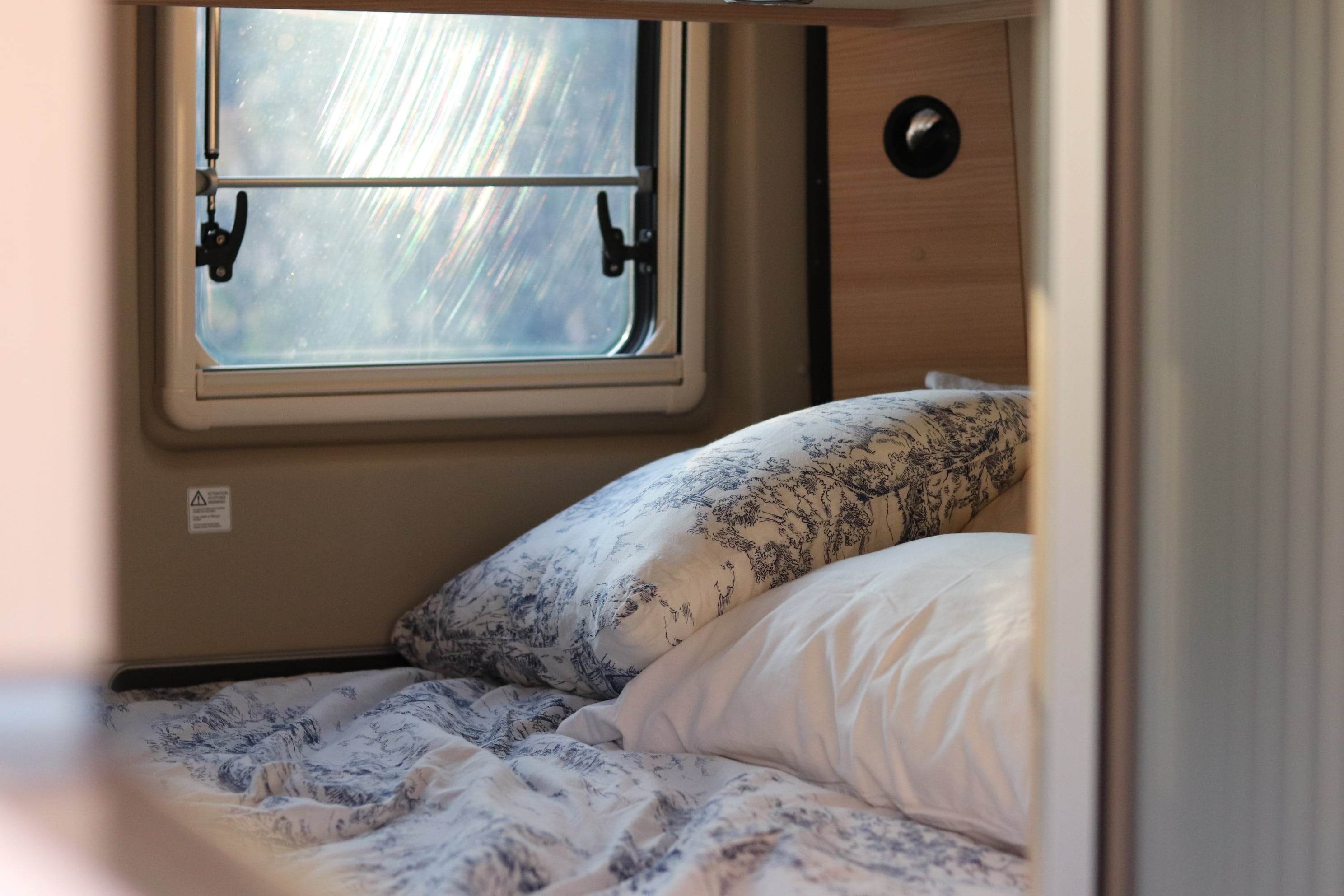 motorhome rental with hight quality bed