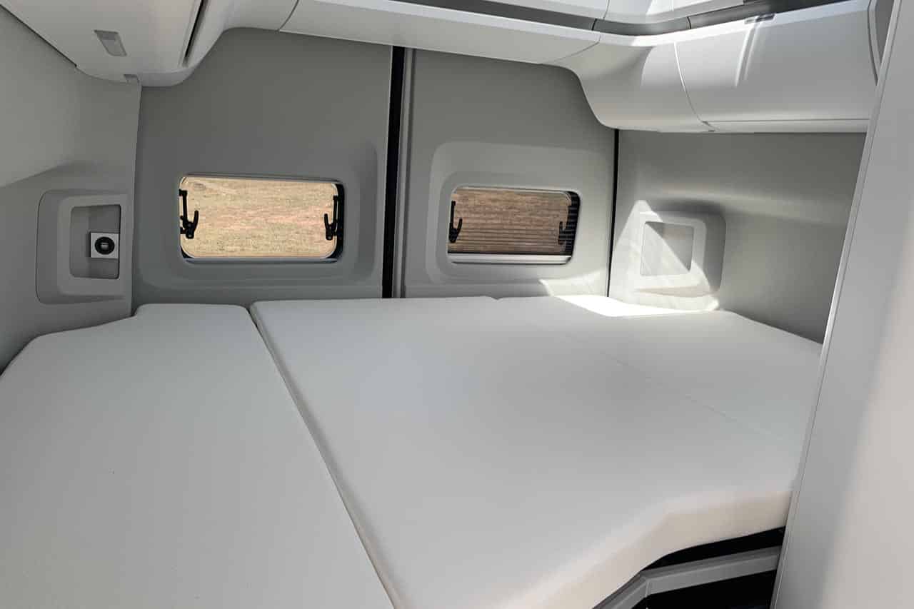 Volkswagen Grand California - bed lit cama