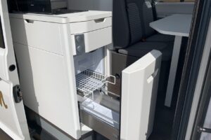 Volkswagen Grand California - nevera fridge