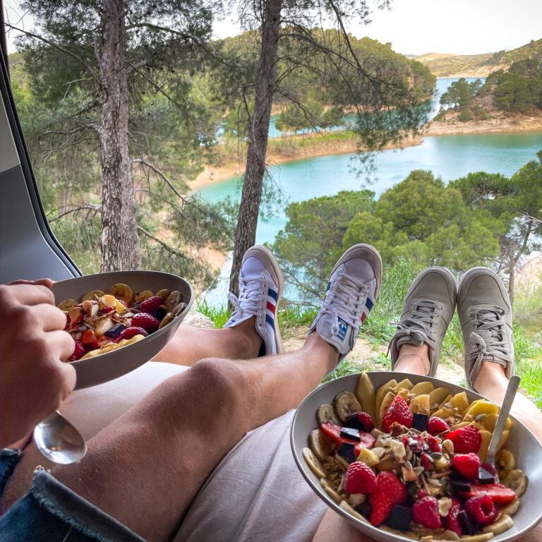 Breakfast in a campervan - Vanbreak