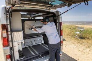 Van aménagé renault trafi Handroad trek 5+ extreme edition