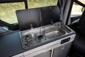 Van aménagé renault trafi Handroad trek 5+ extreme edition