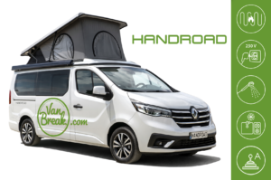 Van aménagé avec toit relevable.